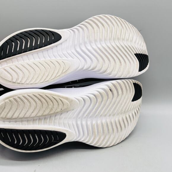 Saucony Shoes Womens 9.5 Black White Mesh Kinvara 14 Running Athletic Sneakers - Picture 8 of 10